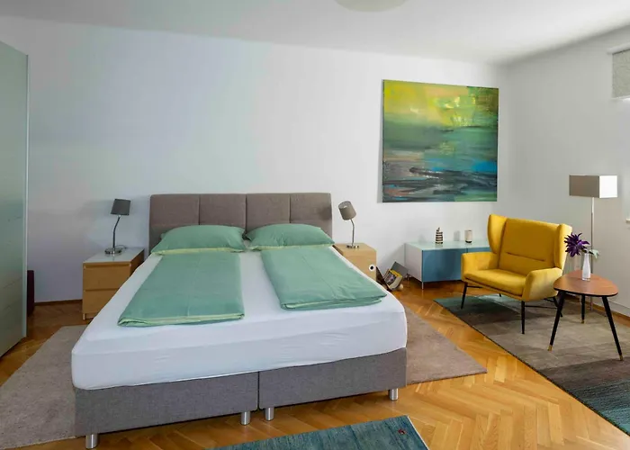 Apartments Alter Platz